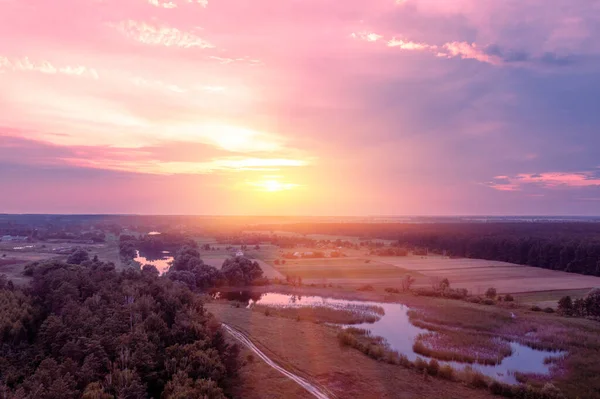 Schöner Sonnenuntergang Der Landschaft Frühling Mit Dem Gleißenden Himmel Ländliche — Stockfoto