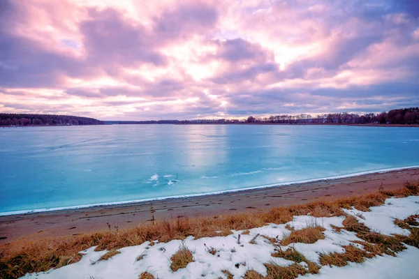 Dramatic Winter Sunset Frozen Lake Serene Lake Evening Nature Landscape — Stock Photo, Image