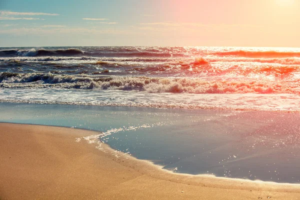 Przylądek Morski Słoneczny Dzień Morze Pięknym Zachmurzonym Niebem Krajobraz Przyrody — Zdjęcie stockowe