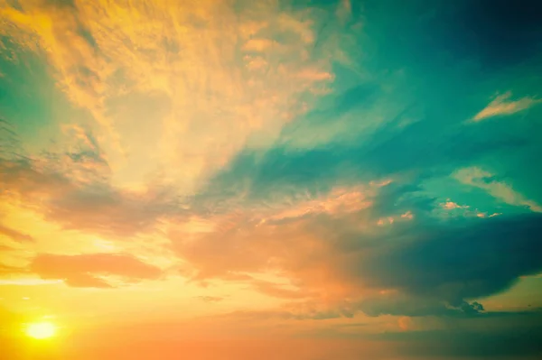 Bunter Bewölkter Himmel Bei Sonnenuntergang — Stockfoto
