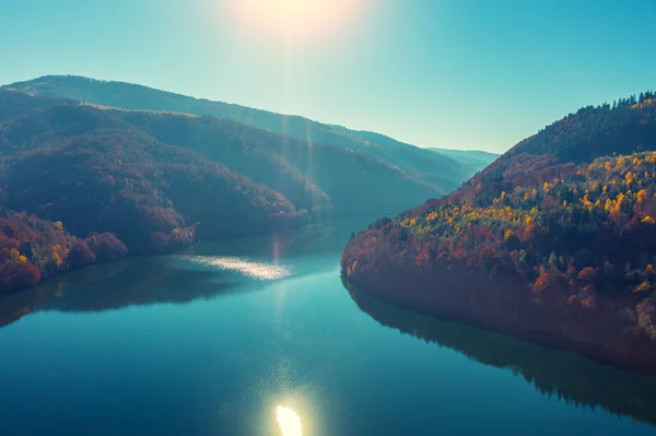 Piękne Górskie Jezioro Jesienią — Zdjęcie stockowe