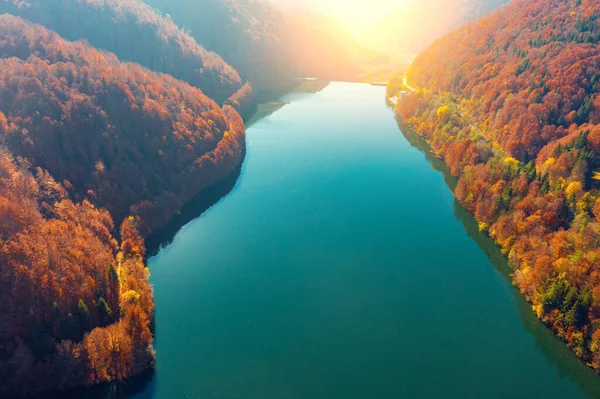 Piękne Górskie Jezioro Jesienią Zachodzie Słońca — Zdjęcie stockowe