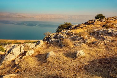 Galili manzaralı Arbel uçurumu