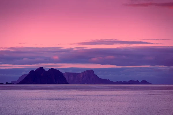 Felsige Insel Meer Bei Sonnenuntergang Seelandschaft Abend Mit Dramatischem Sonnenuntergang — Stockfoto