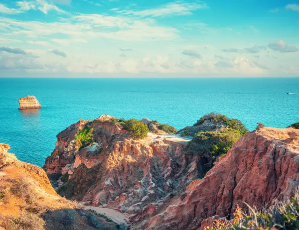 Atlantik Okyanusu, Lagoa, Portekiz, Avrupa 'nın Algarve bölgesinde kayalık deniz manzarası