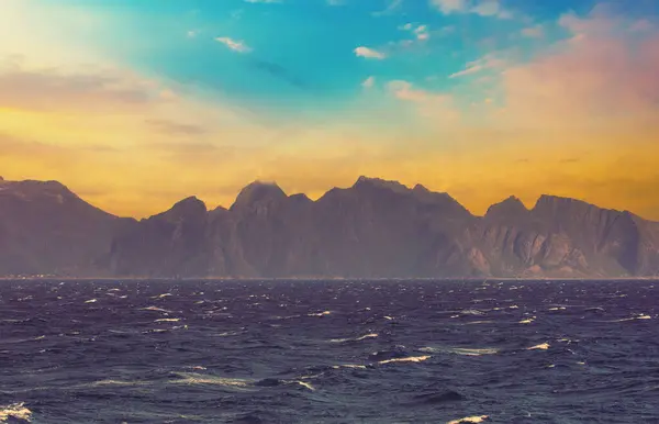 Rocky Seascape Vid Solnedgången Utsikt Från Aktern Moskenes Bodo Färjan Stockfoto