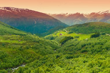 Bjorgavegen bölgesindeki sıradağlar, Aurland, Norveç
