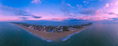 Tükürüğün gün ışığında deniz manzarası. Deniz manzarası ve nehir manzarası. Zatoka, Odessa, Ukrayna