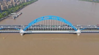 Hangzhou, Zhejiang 'daki Qiantang Nehri Fuxing Köprüsü' nün hava fotoğrafları.