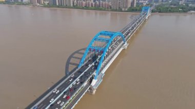 Hangzhou, Zhejiang 'daki Qiantang Nehri Fuxing Köprüsü' nün hava fotoğrafları.