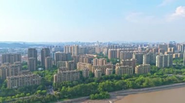 Hangzhou, Zhejiang 'daki Qiantang Nehri Fuxing Köprüsü' nün hava fotoğrafları.