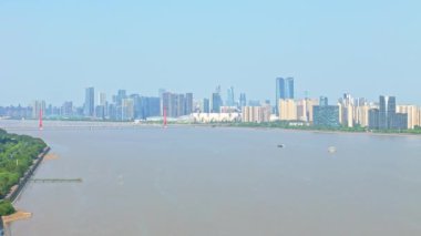 Hangzhou, Zhejiang 'daki Qiantang Nehri Fuxing Köprüsü' nün hava fotoğrafları.