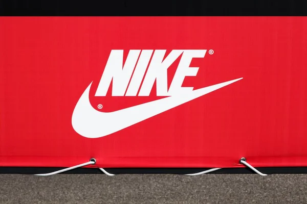 Belleville Γαλλία Ιουλίου 2023 Λογότυπο Της Nike Πανό Nike Είναι — Φωτογραφία Αρχείου