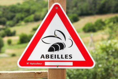 Fransızca arı uyarı işareti