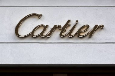 Kopenhag, Danimarka - 14 Ekim 2021: Cartier bir Fransız lüks mal holdingi şirketidir. Şirket mücevher ve saat tasarlar, üretir, dağıtır ve satar.