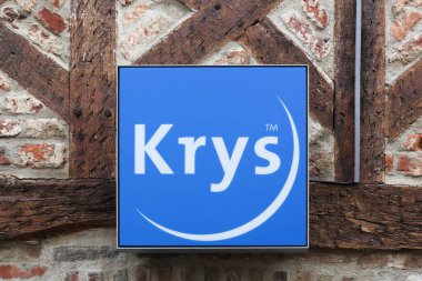 Villefranche sur Saone, Fransa - 15 Haziran 2017: duvardaki Krys logosu. Krys bir Fransız kooperatif markasıdır.