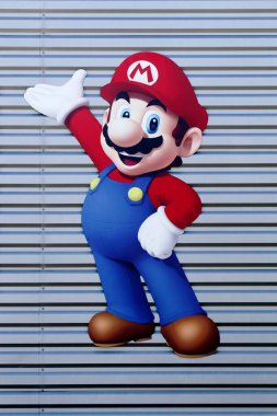 Villefranche, Fransa - 14 Mayıs 2020: Super Mario Bros 'un duvardaki karakteri. Super Mario Bros 1985 yılında Nintendo tarafından geliştirilen ve yayımlanan bir platform oyunudur. 
