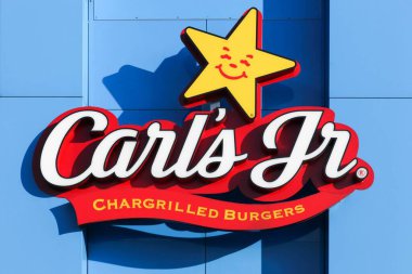 Tilst, Danimarka - 14 Ekim 2018: Carl's jr logosu bir duvar. Carl's jr Cke Restoran Holdings, Inc tarafından işletilen bir Amerikan fast food restoran zinciri olduğunu