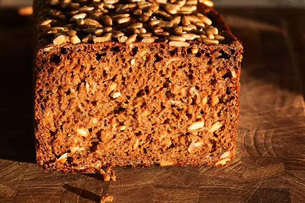 Danimarka dilinde rugbrod denilen Danimarka çavdar ekmeği. Çavdar ekmeği, çavdar tanesinden çeşitli miktarlarda unla yapılan bir ekmek türüdür.