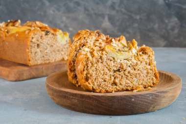 Tarçınlı muzlu ekmek.