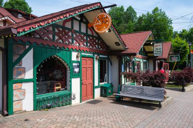 Helen, Georgia USA - 16 Mayıs 2022: Eyaletin kuzeydoğu bölgesindeki bu küçük dağ kasabasında Bavyera tarzı mimarinin şehir manzarası