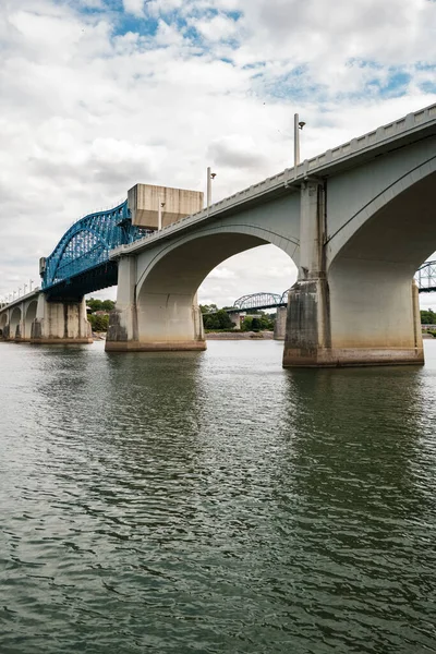 田纳西河沿岸的Chattanooga市中心城市景观 — 图库照片