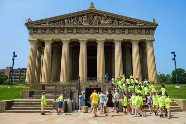 Nashville Tennessee Usa Maj 2022 Turister Njuter Repliken Parthenon Den — Stockfoto