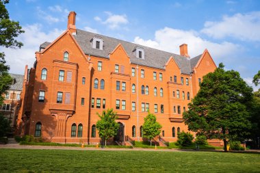 Nashville, Tennessee USA - 10 Mayıs 2022: Vanderbilt Üniversitesi kampüsünün batı yakasındaki güzel klasik mimarisi