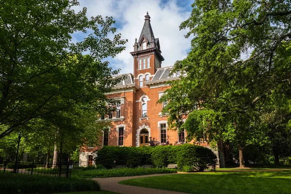 美国田纳西州纳什维尔市 2022年5月10日 位于西区范德比尔特大学校园的美丽的老式建筑 — 图库照片