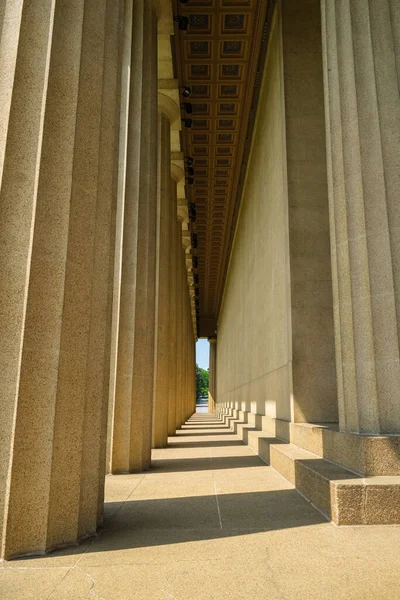 Nashville, Tennessee 'deki Centennial Park' taki Parthenon 'un kopyası.