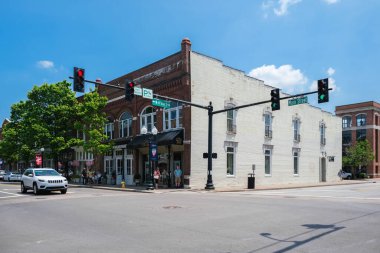 Franklin, Tennessee USA - 12 Mayıs 2023: Nashville 'in güneyindeki bu kırsal küçük kasabada ana cadde boyunca klasik mimariyle şehir manzarası