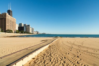 Lakefront plajı Michigan Gölü boyunca Chicago şehir merkezinde.