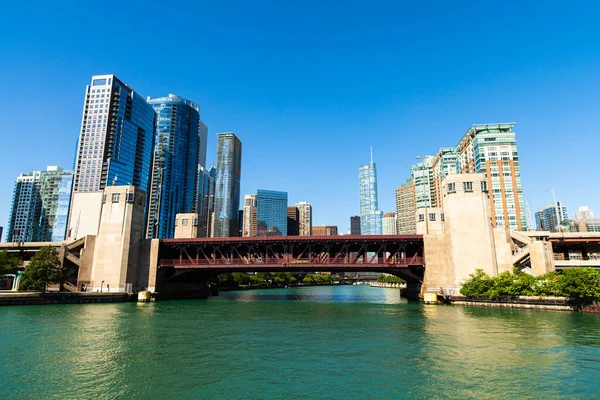 芝加哥市中心 沿着芝加哥河的河边天际线 — 图库照片
