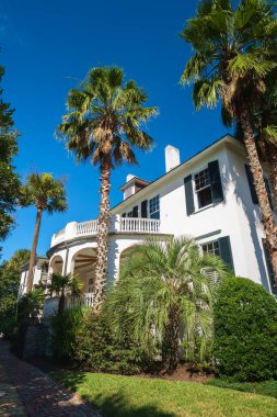 Güney Carolina, Charleston 'daki tarihi Fransız Mahallesi' nde güzel bir klasik mimari.