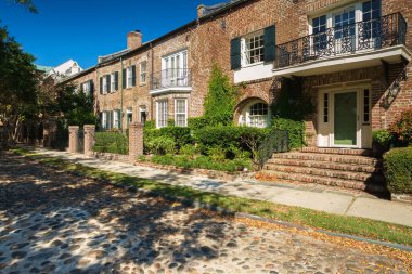 Güney Carolina, Charleston 'daki tarihi Fransız Mahallesi' nde güzel bir klasik mimari.