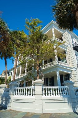 Güney Carolina, Charleston 'daki tarihi Fransız Mahallesi' nde güzel bir klasik mimari.