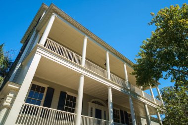 Güney Carolina, Charleston 'daki tarihi Fransız Mahallesi' nde güzel bir klasik mimari.