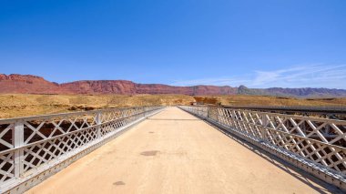 Arizona Colorado Nehri manzaralı Navajo yaya köprüsü