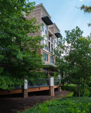 Brentwood, Tennessee 'deki tipik tuğla cephe bina kompleksi