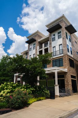 Brentwood, Tennessee 'deki tipik tuğla cephe bina kompleksi