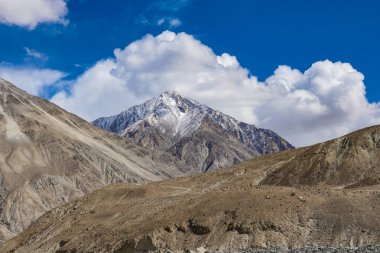 Ladakh Hindistan 'ın manzara manzarası. Himalayalar, Ladakh, Hindistan