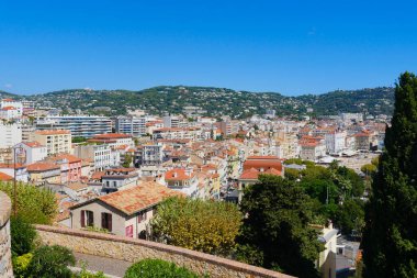 Cannes, Fransa 'nın zarif ve canlı atmosferi.