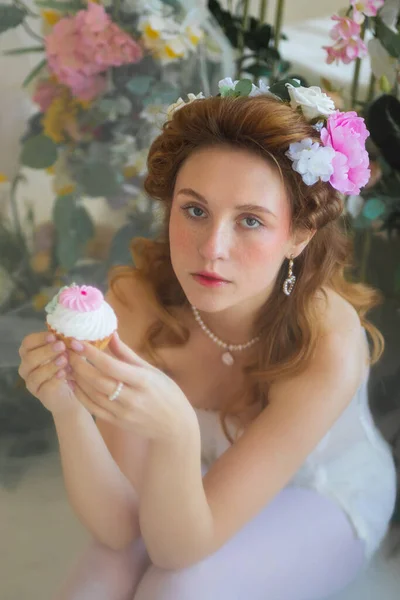 Belle Jeune Femme Avec Bouquet Fleurs — Photo
