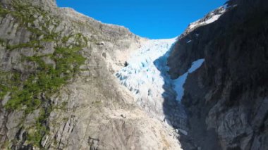 Güneşli bir günde Norveç Folgefonna Buzulu. Yüksek kalite 4k görüntü