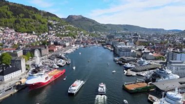 17 Mayıs 2022 'de güneşli bir tatilde Bergen' in güzel manzarası. Yüksek kalite 4k görüntü