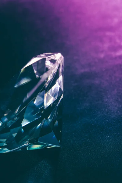 Riktig Diamant Sten Mörk Bakgrund Diamantsmycke Tema — Stockfoto