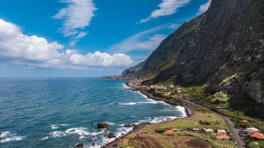Sao Vicente, Madeira, Portekiz kıyısı manzarası.