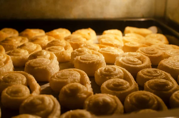 Biscoitos Massa Folhada Com Processo Cozimento Açúcar Forno Conceito Cozimento — Fotografia de Stock