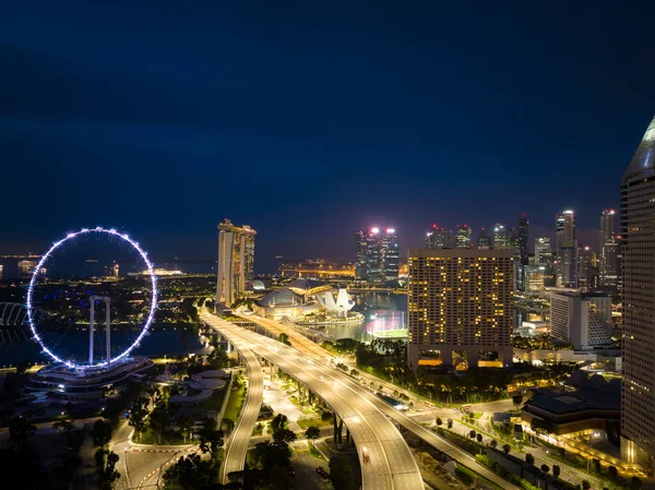 シンガポール ビジネス地区 シンガポール アジアで夕暮れの街の空撮 — ストック写真