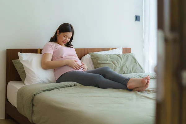 Graviditet Människor Vila Och Förväntan Koncept Asiatiska Leende Glad Gravid — Stockfoto